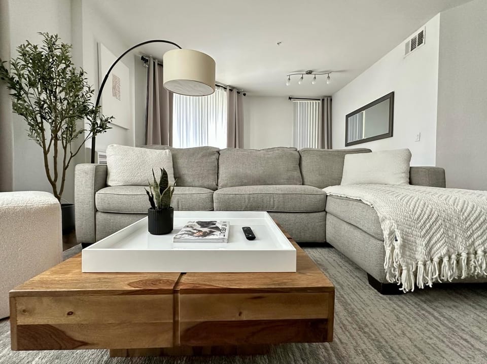 Beautiful Getaway Near Venice Apartment in Marina del Rey