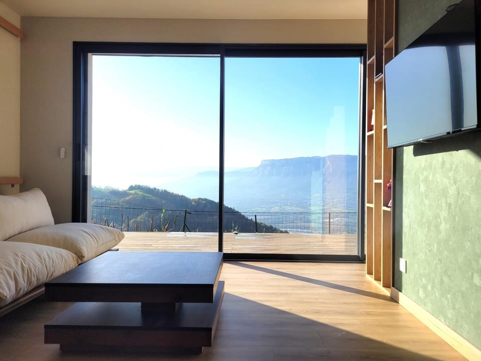 Living room, Mountain view