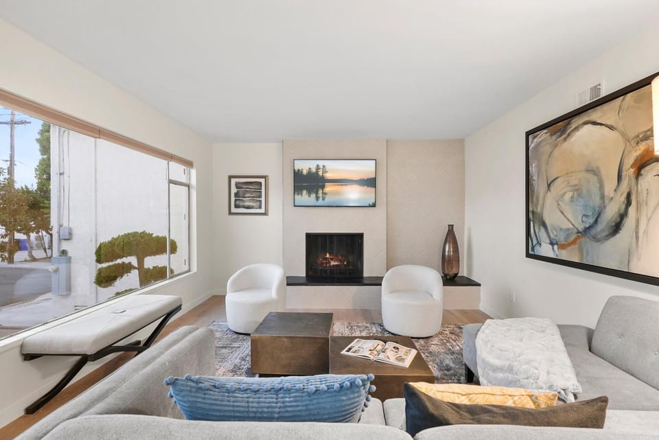 Hills Hideaway by CoastVH - Luxury Midtown 3br House in San Diego