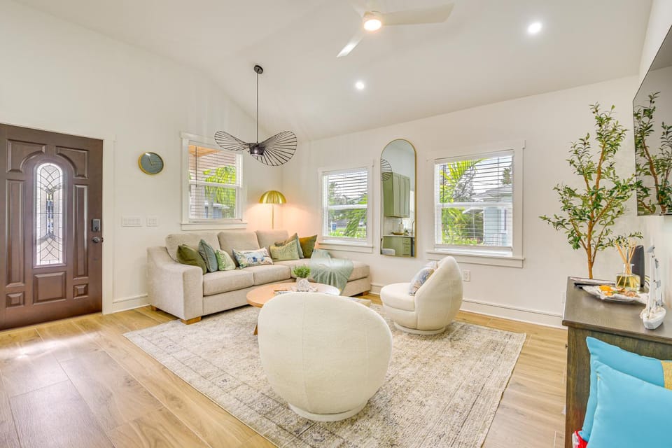 Pool, Mini Golf & Cabana: Bradenton Retreat House in Bradenton