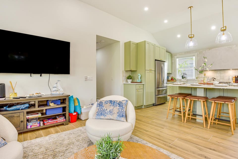 Pool, Mini Golf & Cabana: Bradenton Retreat House in Bradenton