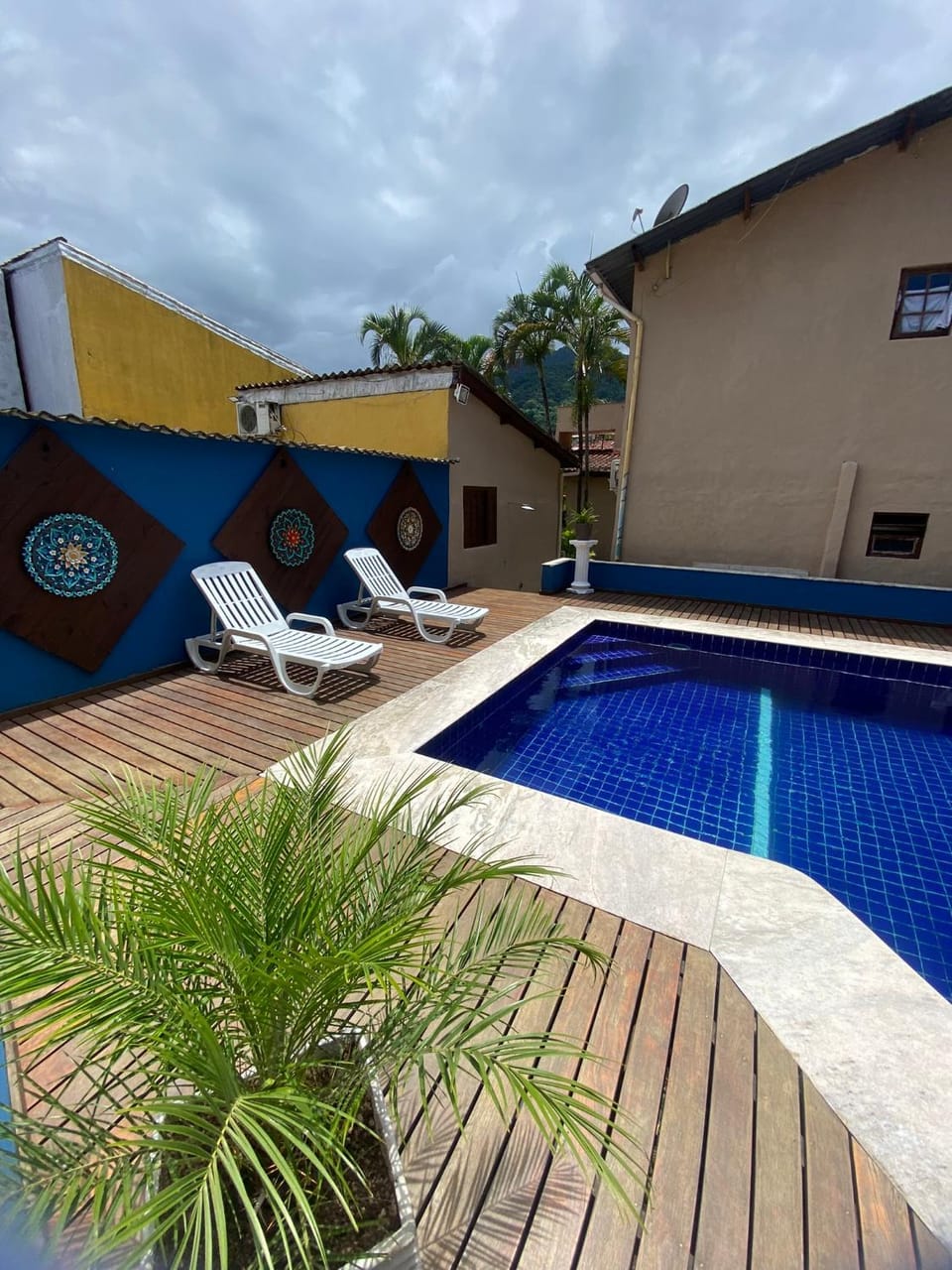 Swimming pool
