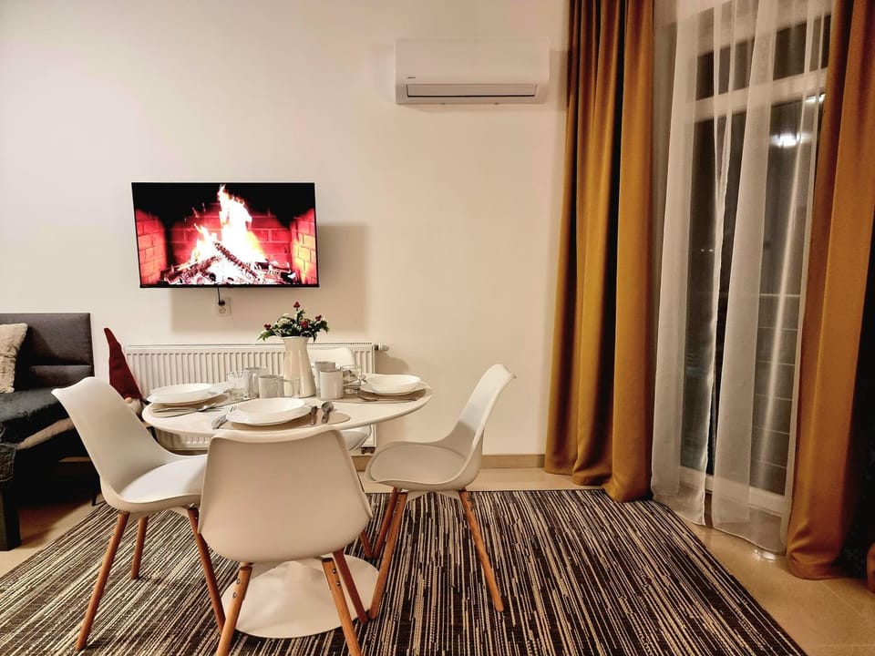 TV and multimedia, Dining area, air conditioner