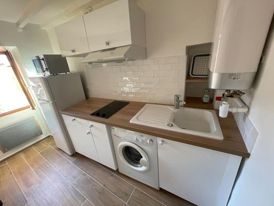 Kitchen or kitchenette, pet friendly, stove, washing machine