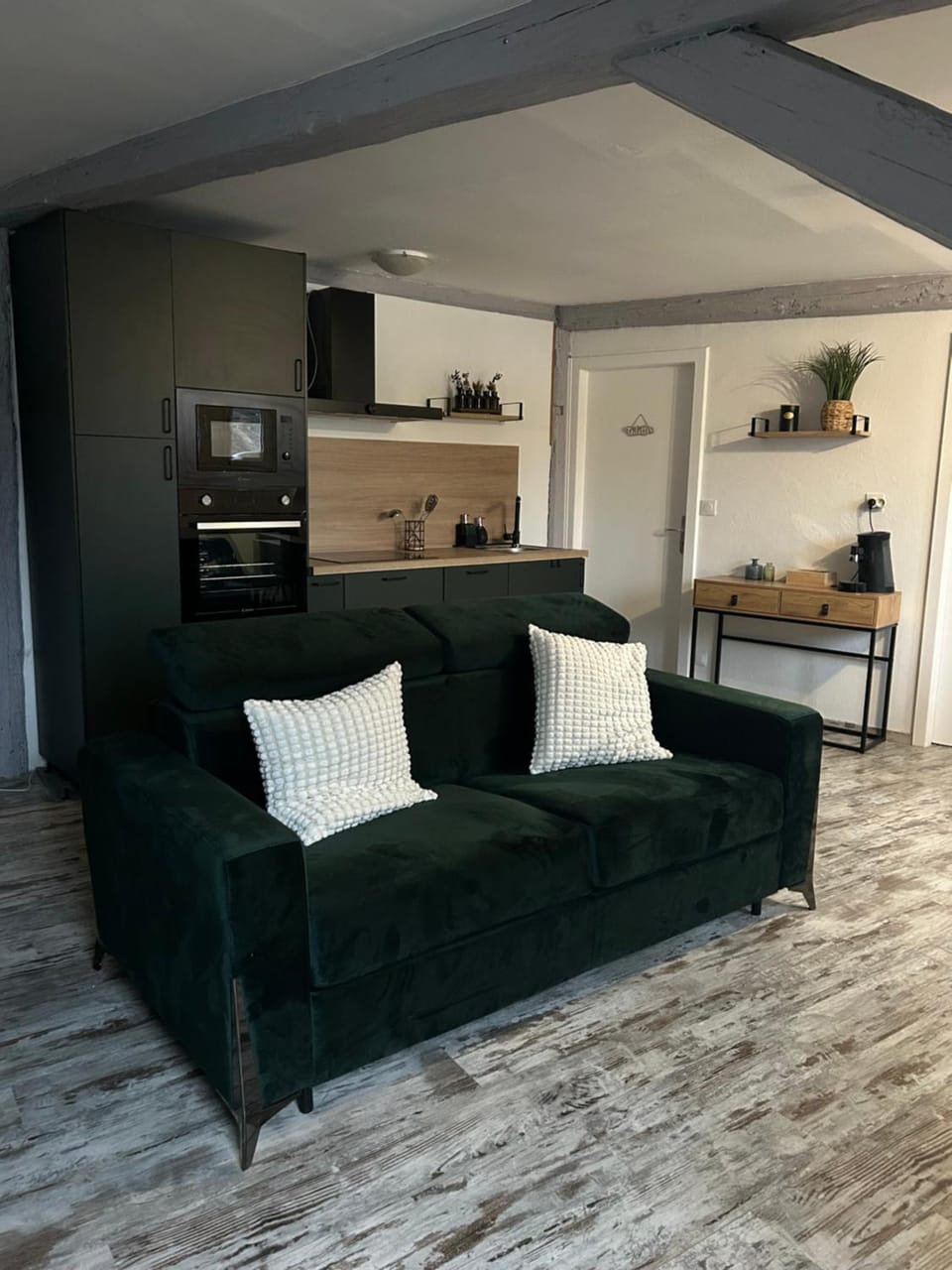 Kitchen or kitchenette, Living room