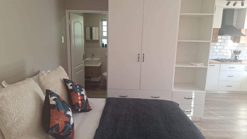 Bed, Photo of the whole room, wardrobe