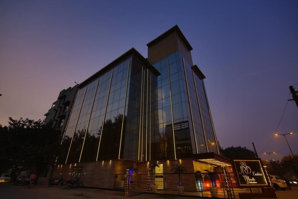 Facade/entrance