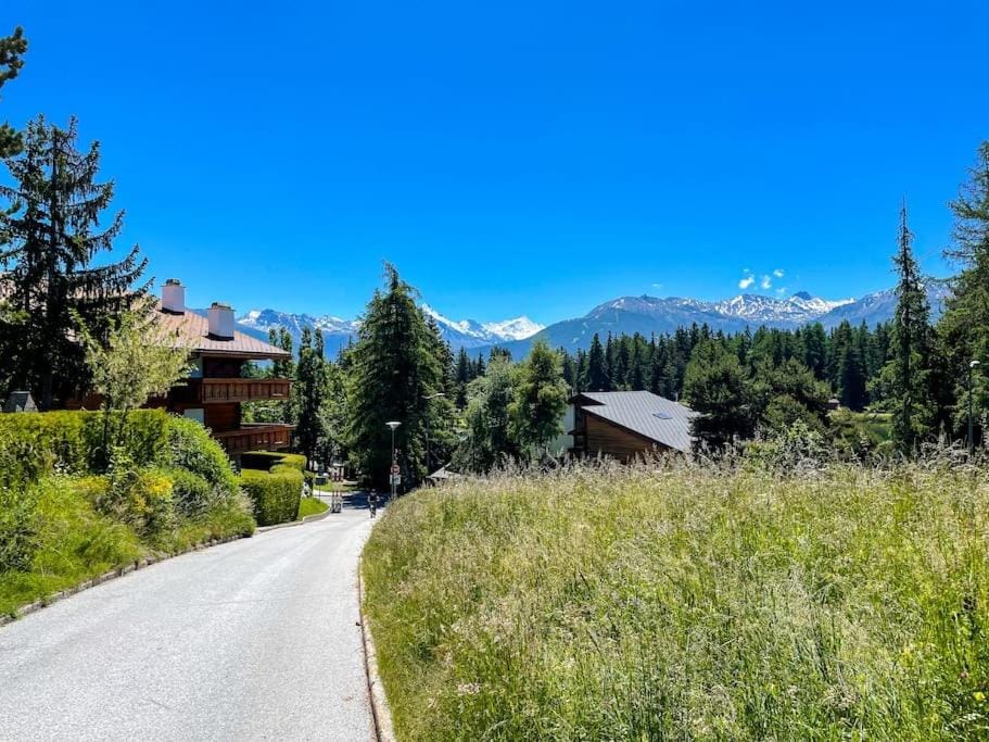 Neighbourhood, Natural landscape