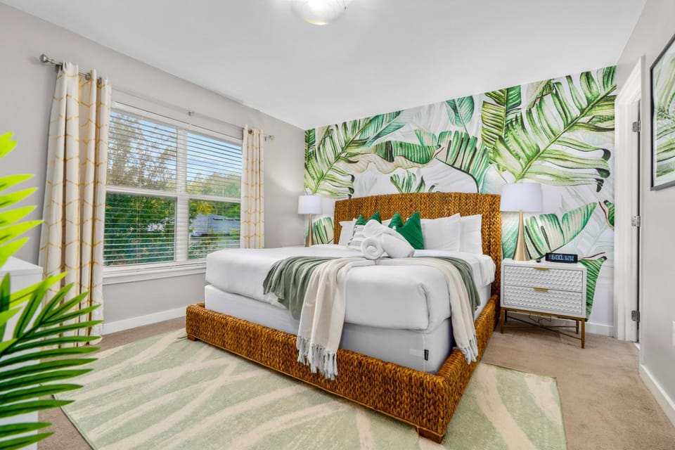 Family Escape w Splash Pool and Themed Kids Room House in Kissimmee