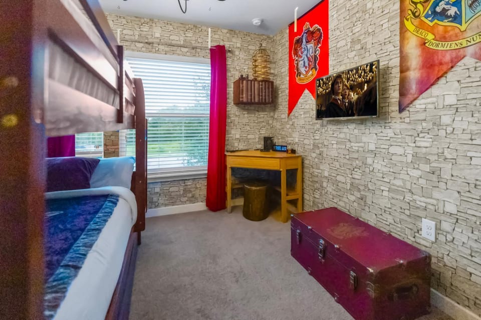 Family Escape w Splash Pool and Themed Kids Room House in Kissimmee