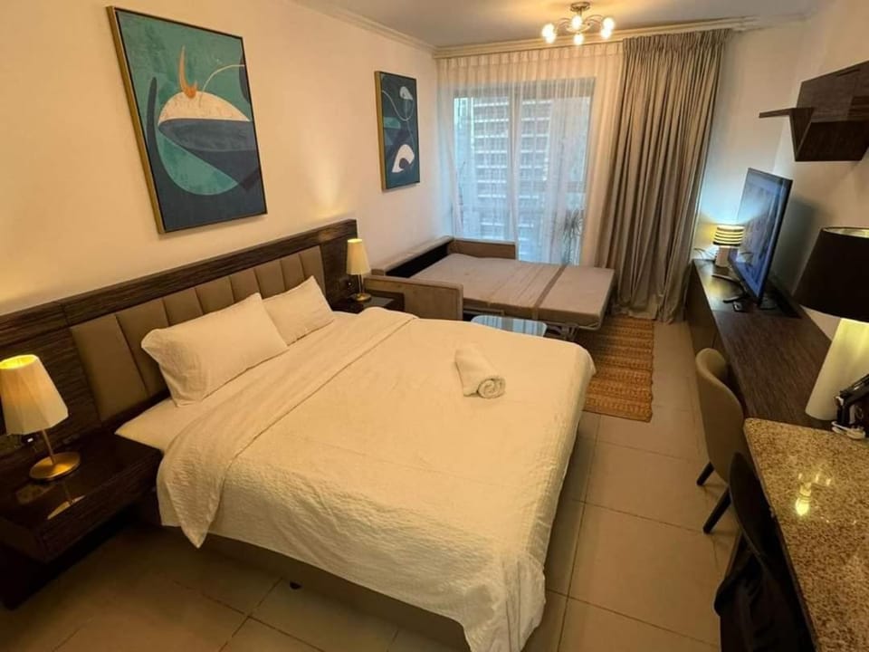 Stunning Apartment - High Floor - Canal View - Goldcrest Exectutive Tower Apartment in Dubai