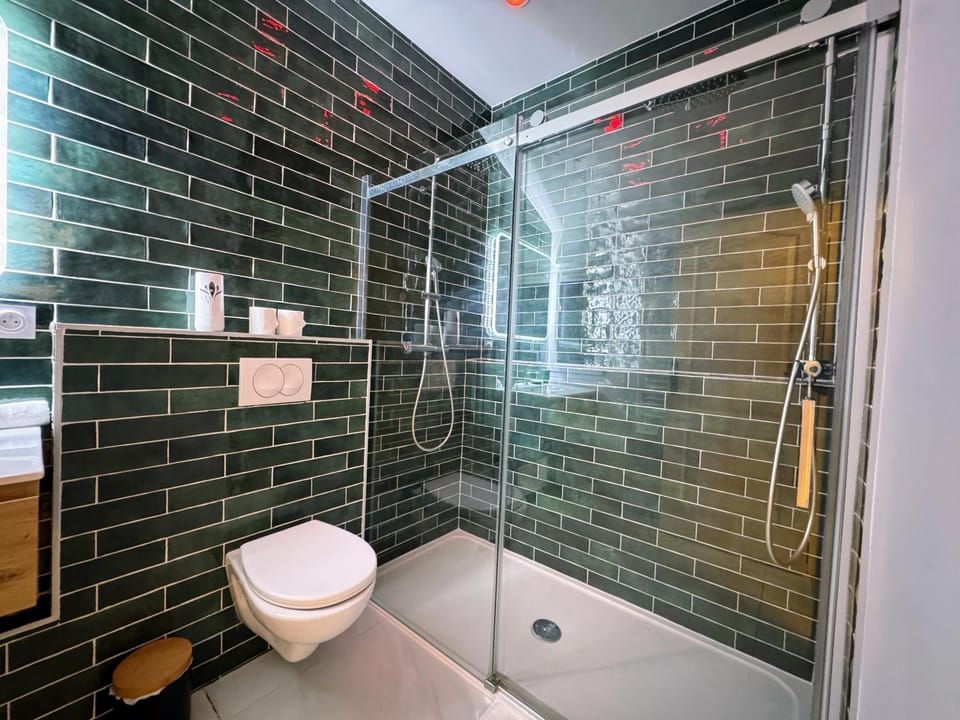 Shower, Toilet, Bathroom