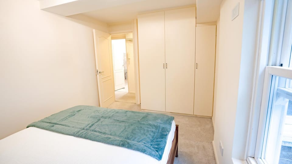 Bedroom, wardrobe