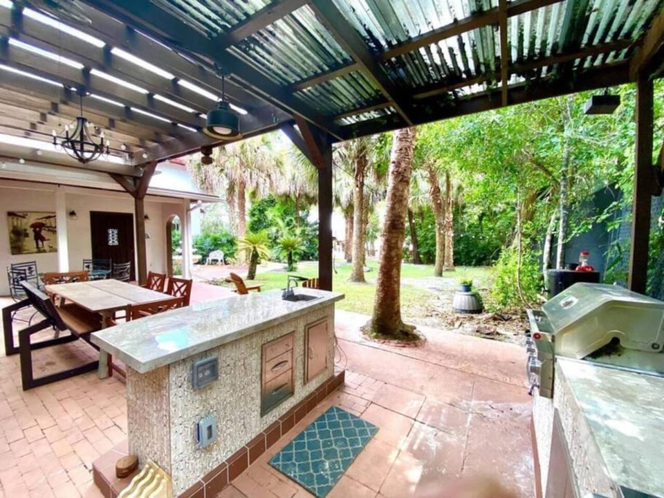 Themed Speak Easy with Pool, Hot Tub, & Lake House in Ocoee