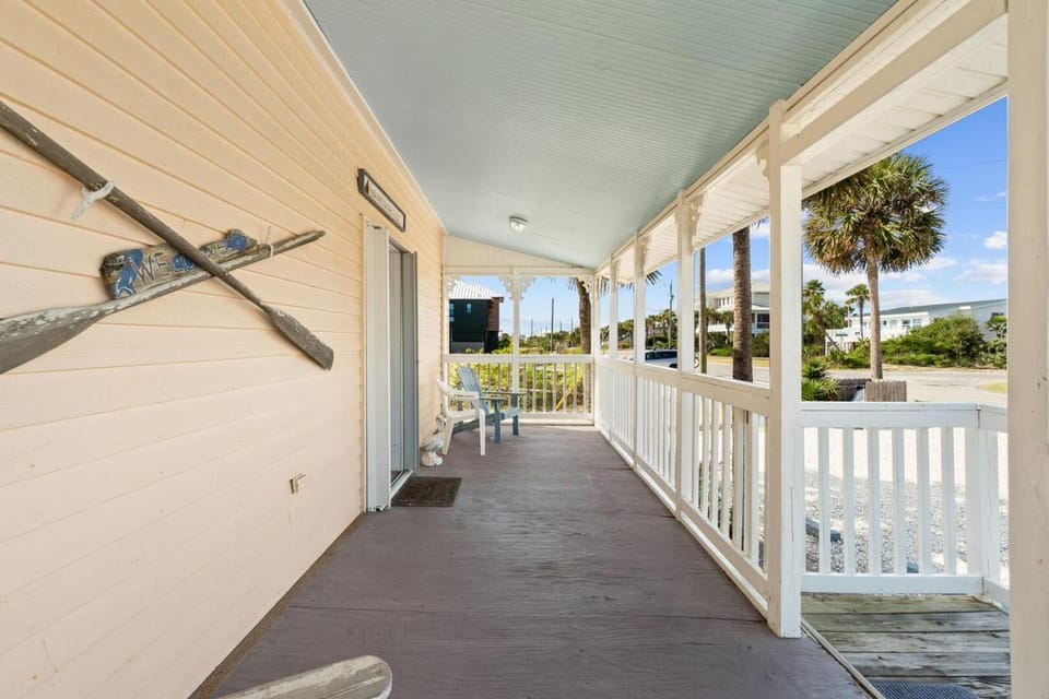 Sunflower Mama-Beachfront-pet friendly House in Saint George Island