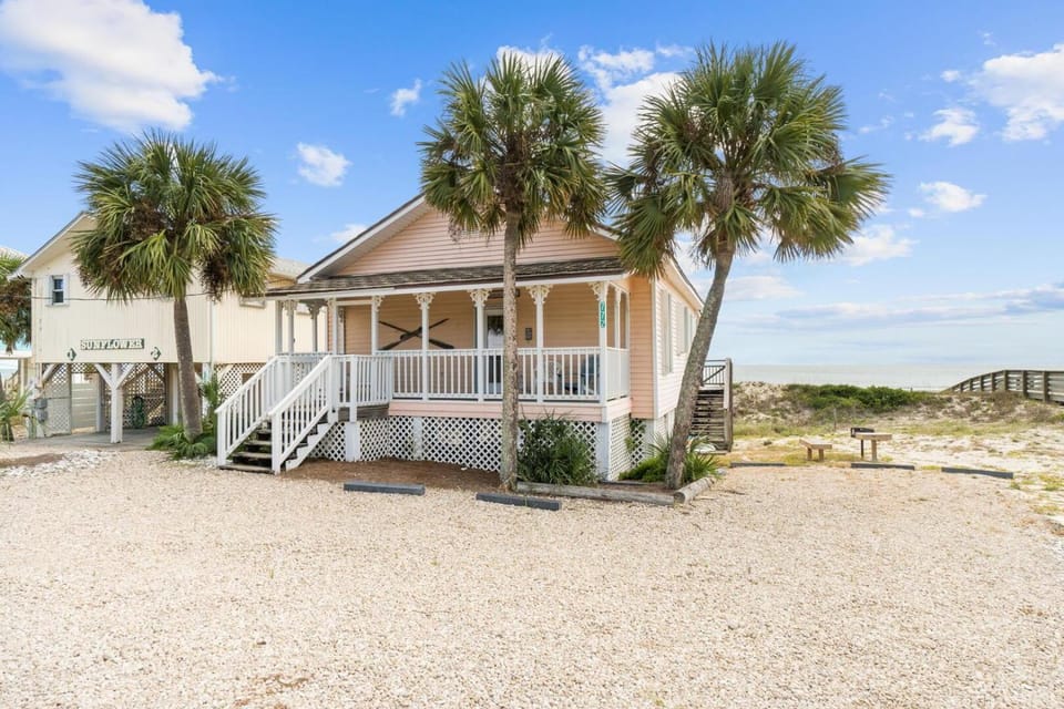 Sunflower Mama-Beachfront-pet friendly House in Saint George Island