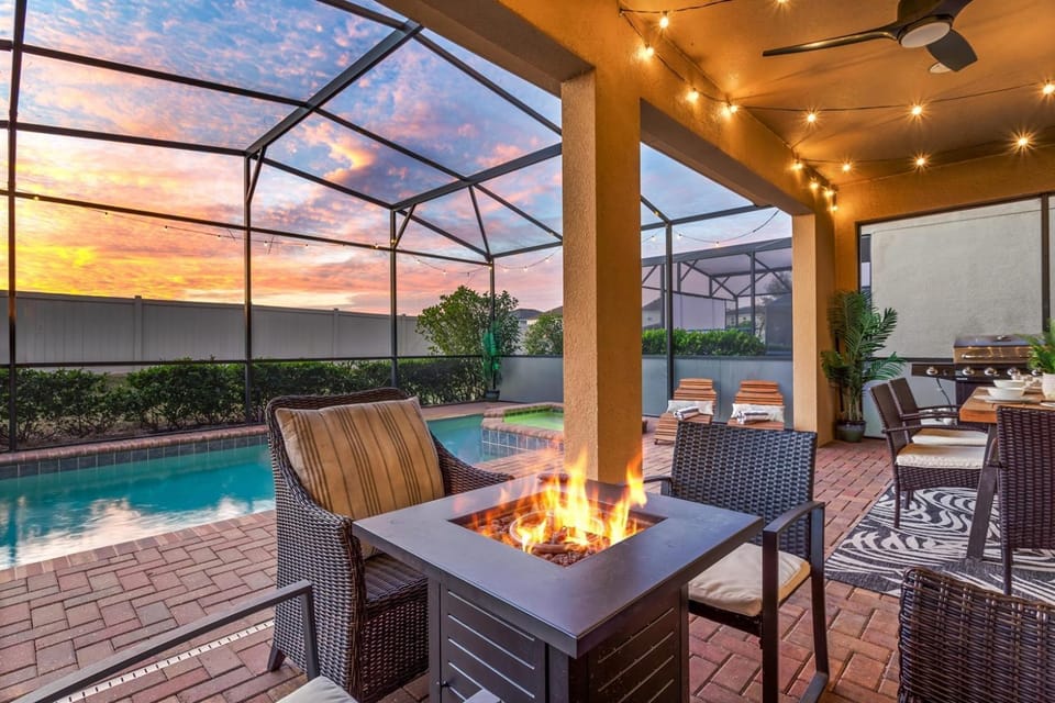 Disney Getaway w Pool & Hot Tub Game Room, BBQ House in Four Corners