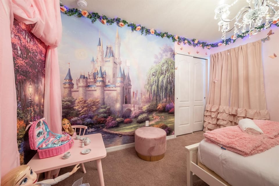 Sleeps 21 Fully Loaded Themed Rooms House in Osceola County