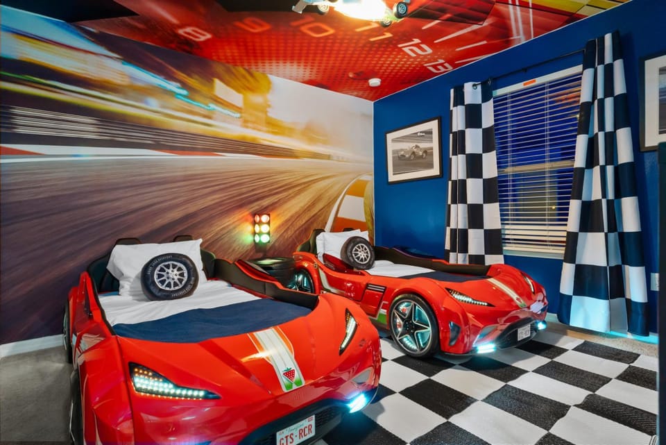 Themed Kids Rooms, King Suites, Pool Game Room House in Osceola County