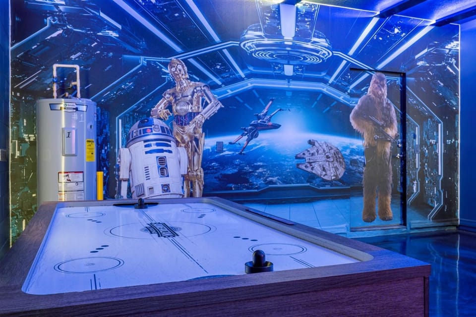 Themed Kids Rooms, King Suites, Pool Game Room House in Four Corners