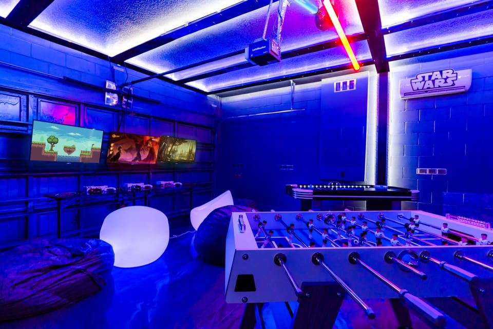 Themed Kids Rooms, King Suites, Pool Game Room House in Osceola County