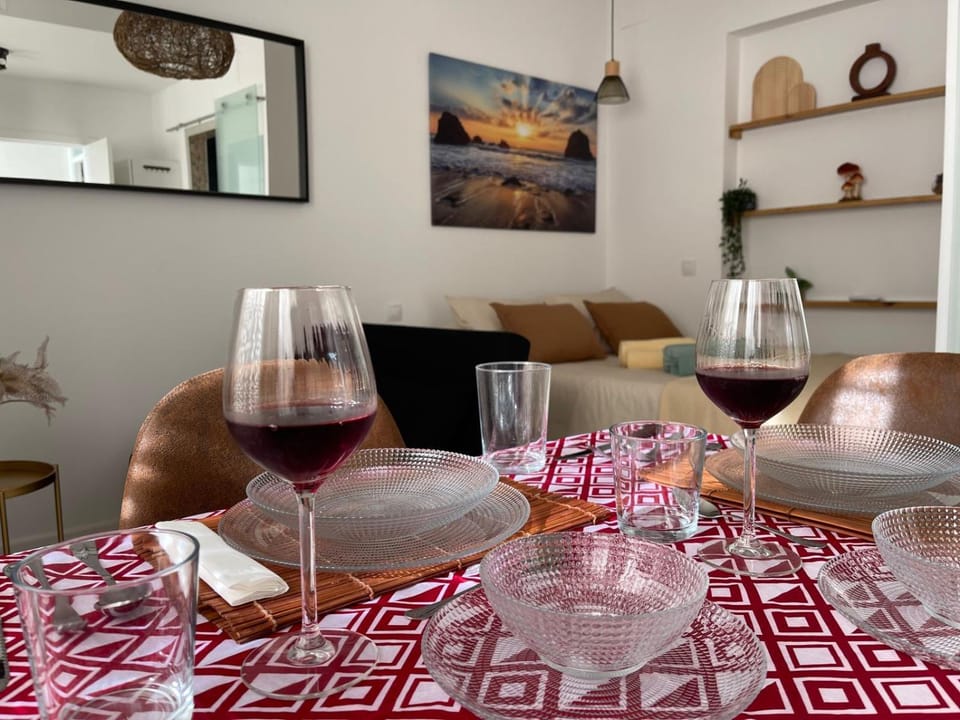 Living room, Food and drinks, Seating area, Dining area, Food, Drinks