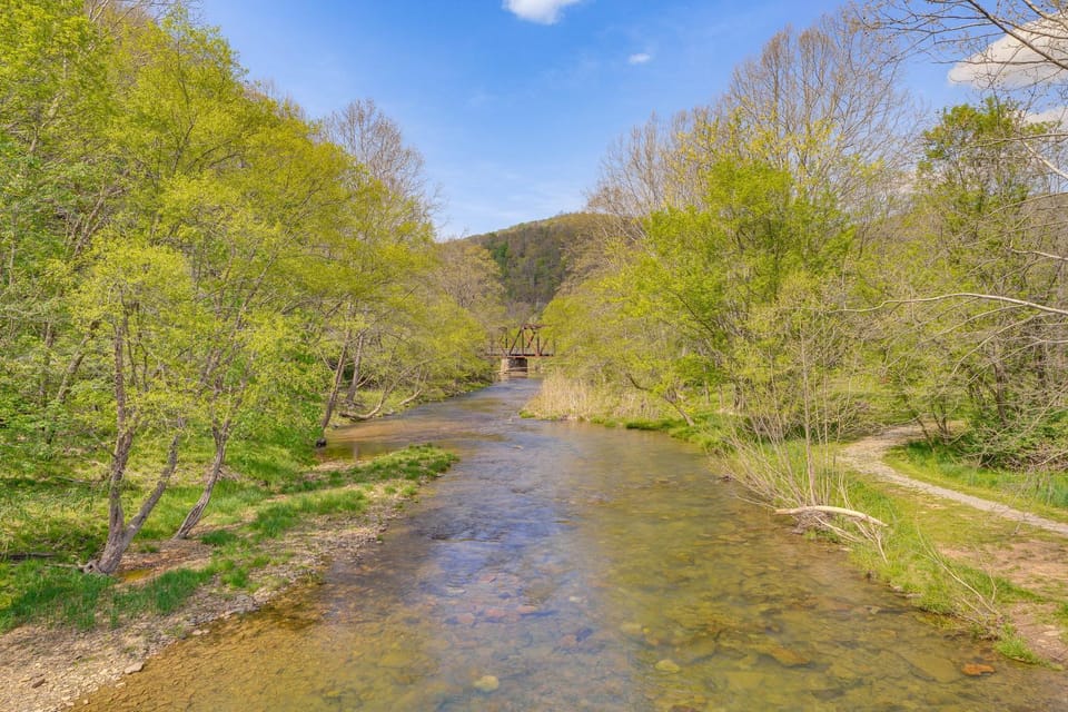 Near Greenbrier River! Mtn-View Cabin w/ Fire Pit Cabin in Shenandoah Valley