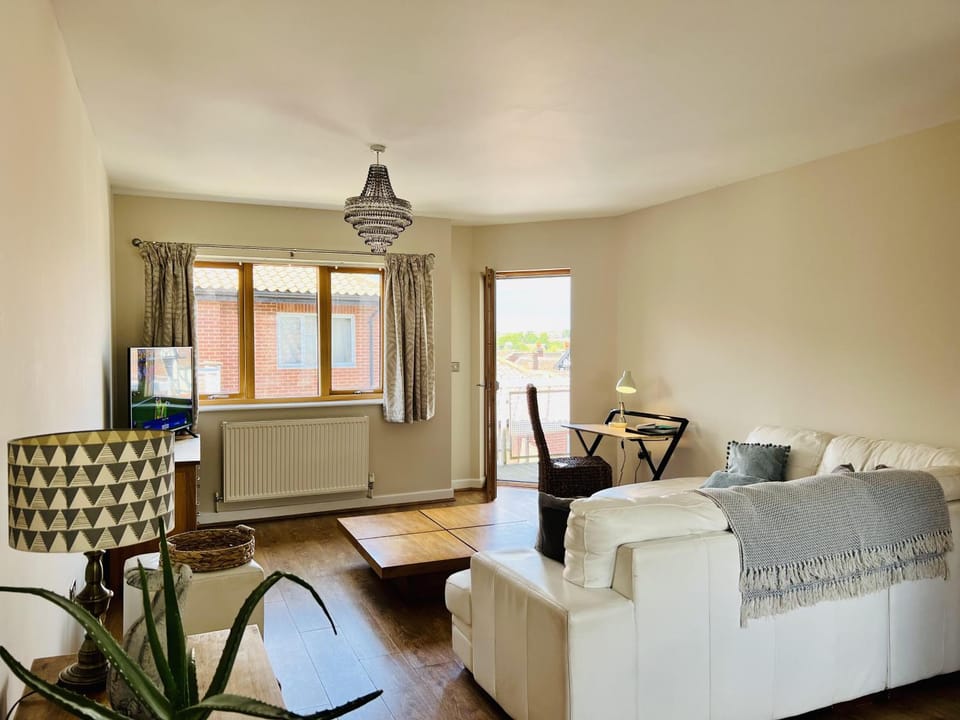 Living room, Photo of the whole room, Seating area