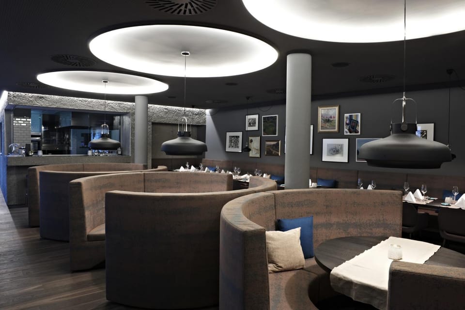 Restaurant/places to eat, Restaurant/places to eat