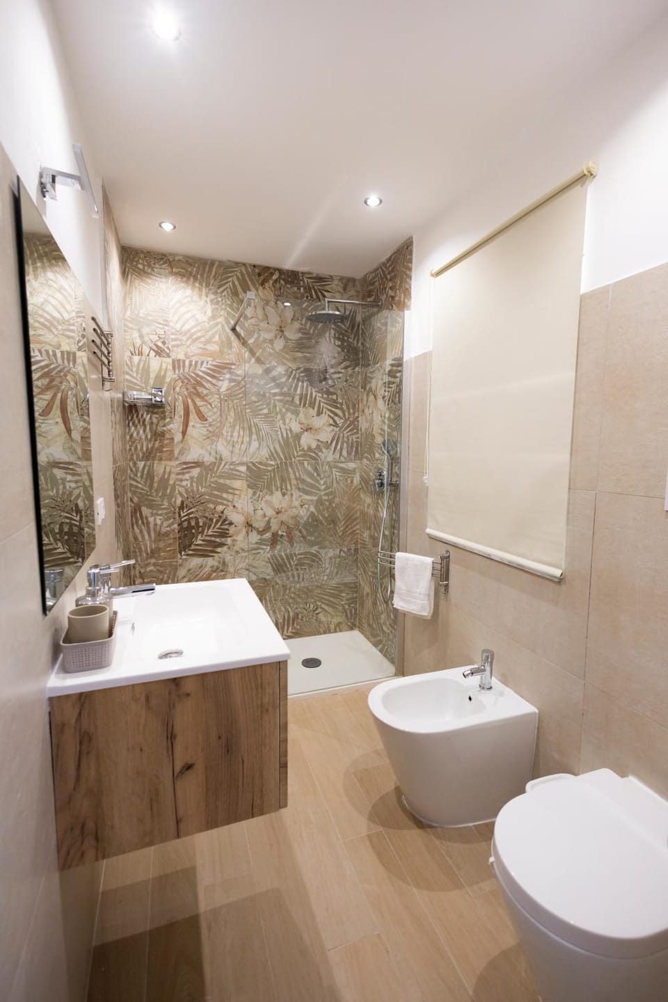 Shower, Toilet, Bathroom, bidet, towels