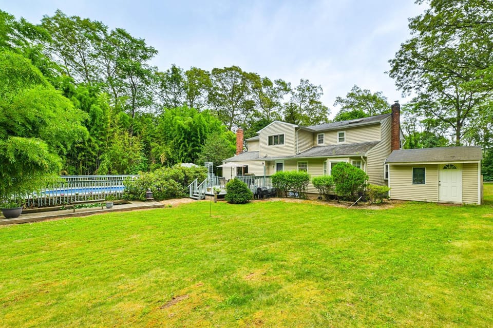 Tranquil & Pet-Friendly Estate on Long Island! House in Long Island