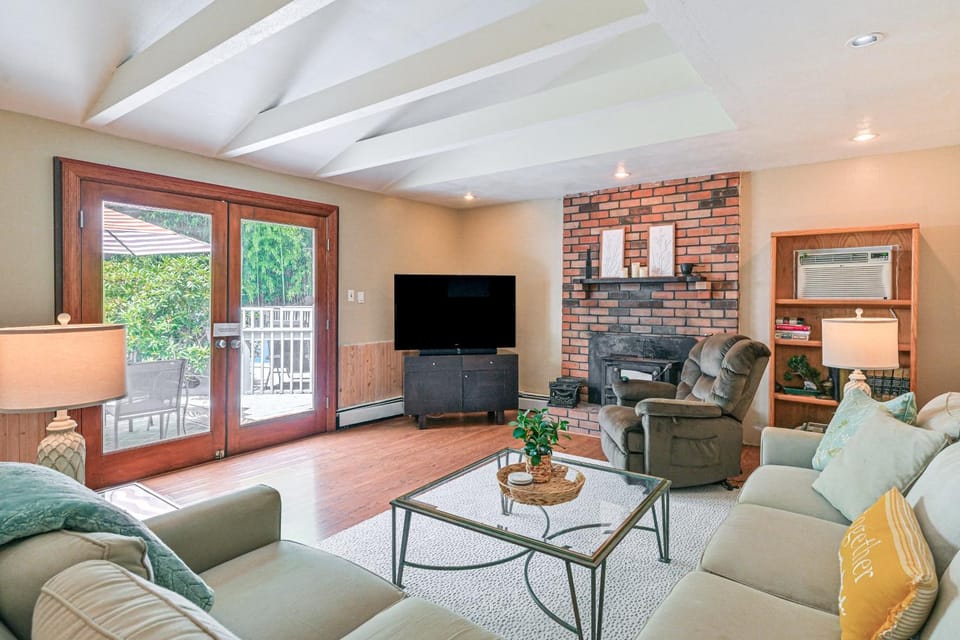 Tranquil & Pet-Friendly Estate on Long Island! House in Long Island