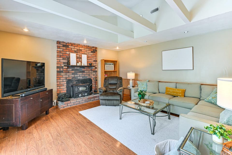 Tranquil & Pet-Friendly Estate on Long Island! House in Long Island