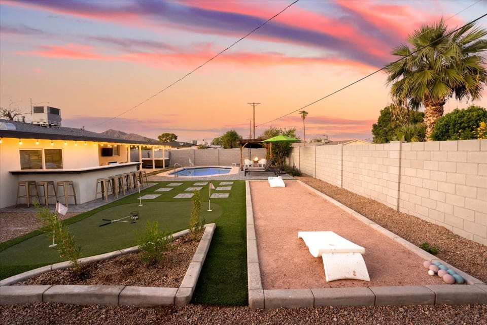 Good Vibes Pool Hot Tub Putt Putt Pool Table House in Scottsdale