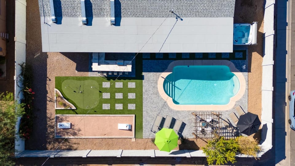 Good Vibes Pool Hot Tub Putt Putt Pool Table House in Scottsdale
