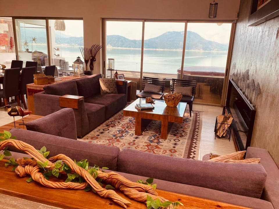 Living room, Lake view