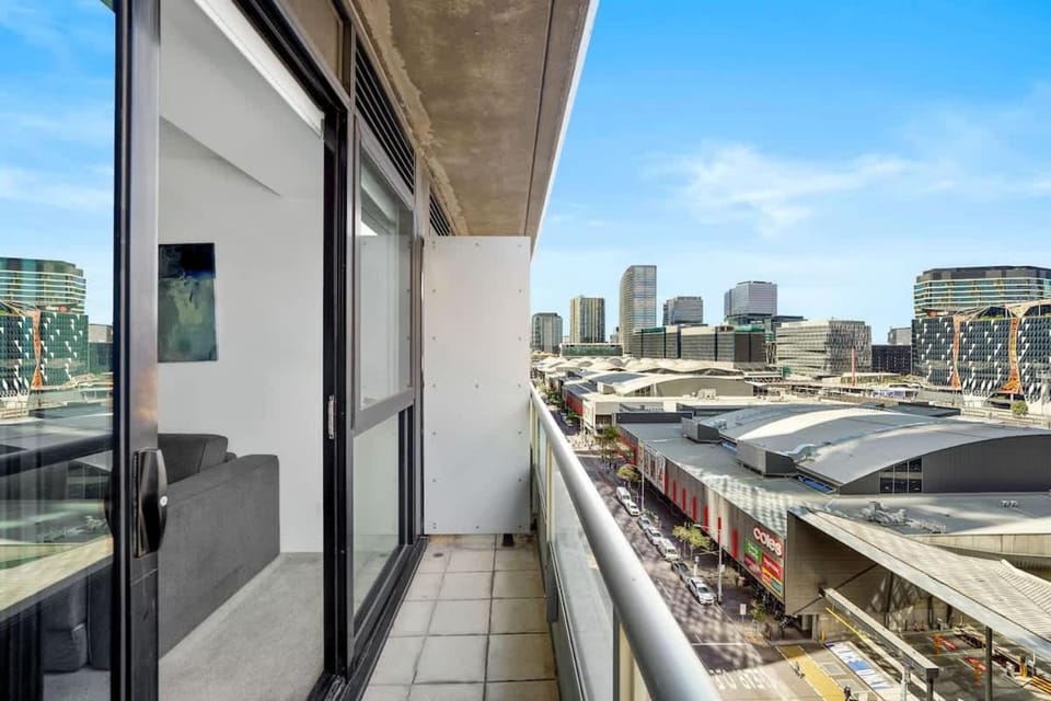 Perfect CBD Home Base at the Mondriane Apartment in Melbourne