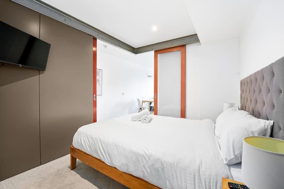 Perfect CBD Home Base at the Mondriane Apartment in Melbourne