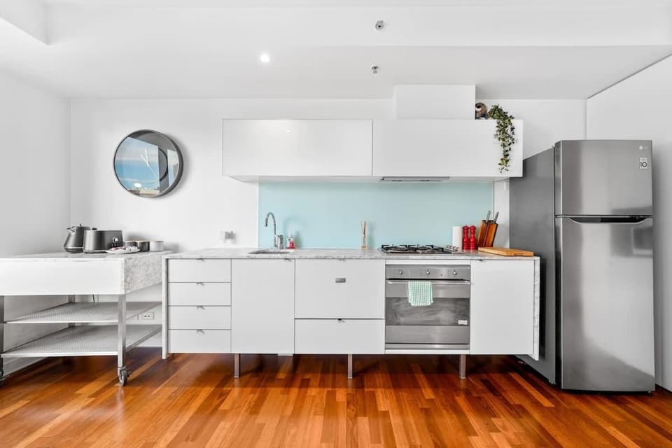 Perfect CBD Home Base at the Mondriane Apartment in Melbourne