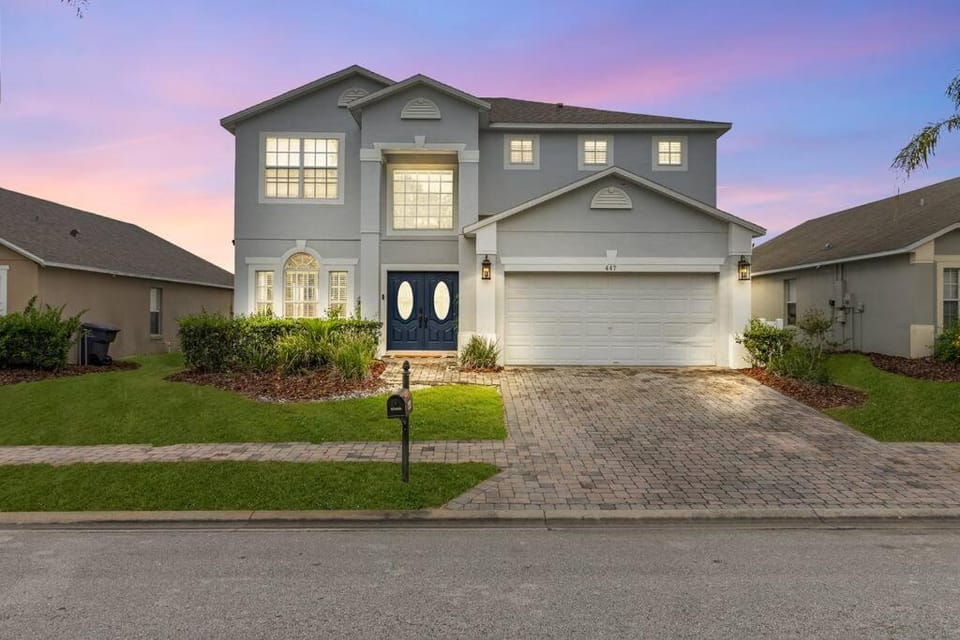 Luxurious 4 Bedroom Home with Pool near Disney House in Four Corners