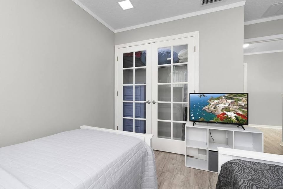 Luxurious 4 Bedroom Home with Pool near Disney House in Four Corners