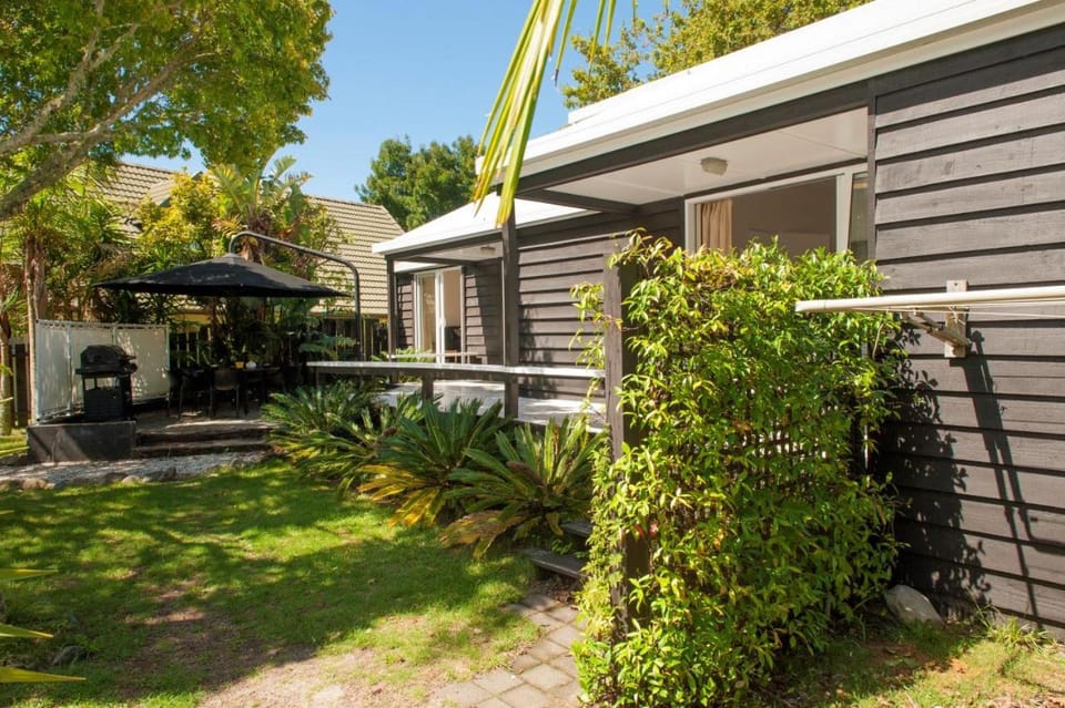 Hosts on the Coast Cape Cod on Kennedy House in Auckland Region