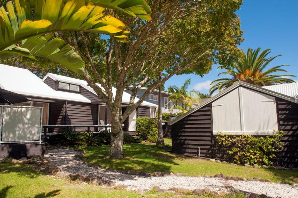 Hosts on the Coast Cape Cod on Kennedy House in Auckland Region