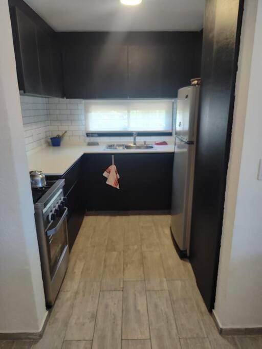 Kitchen or kitchenette, oven, pet friendly, stove