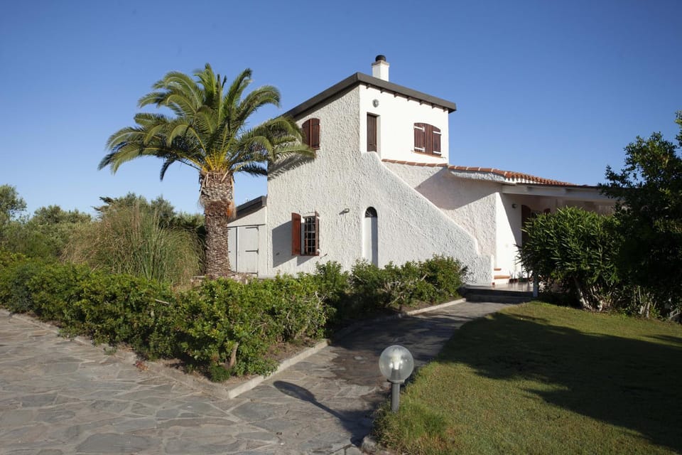 Villa Paolina, private pool, large shady patio, bbq Villa in Sardinia