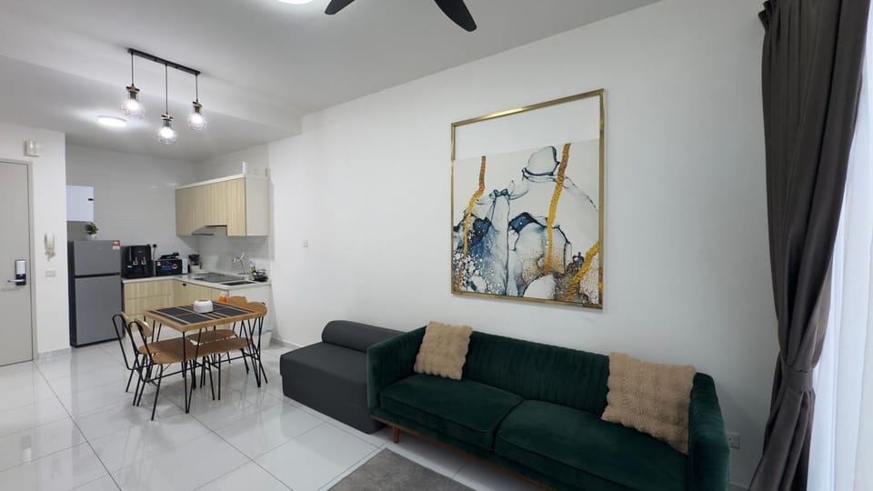 Sky Trees Bukit Indah AEON 2BED 5pax netflix Aircond Apartment in Johor Bahru
