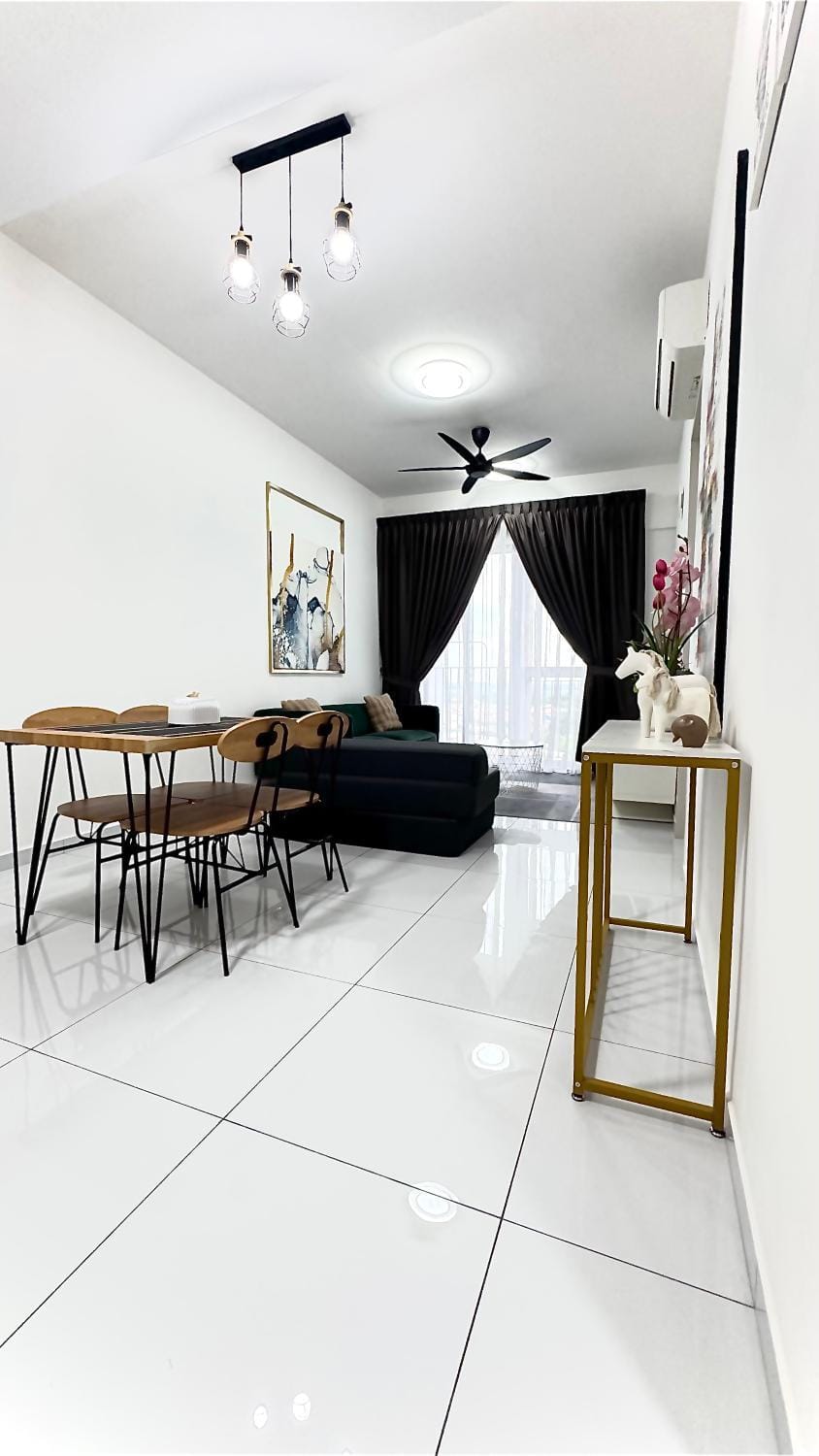 Sky Trees Bukit Indah AEON 2BED 5pax netflix Aircond Apartment in Johor Bahru