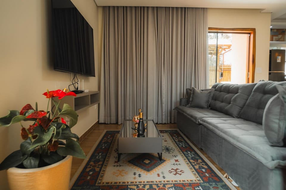 Communal lounge/ TV room, Living room, Seating area, Evening entertainment