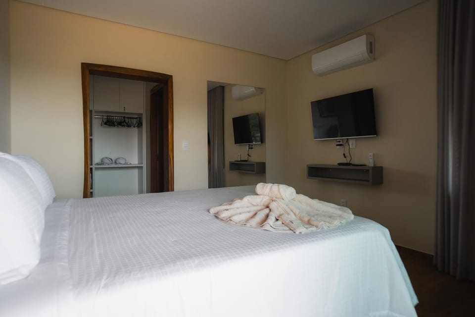 Bed, TV and multimedia, Photo of the whole room, towels, air conditioner