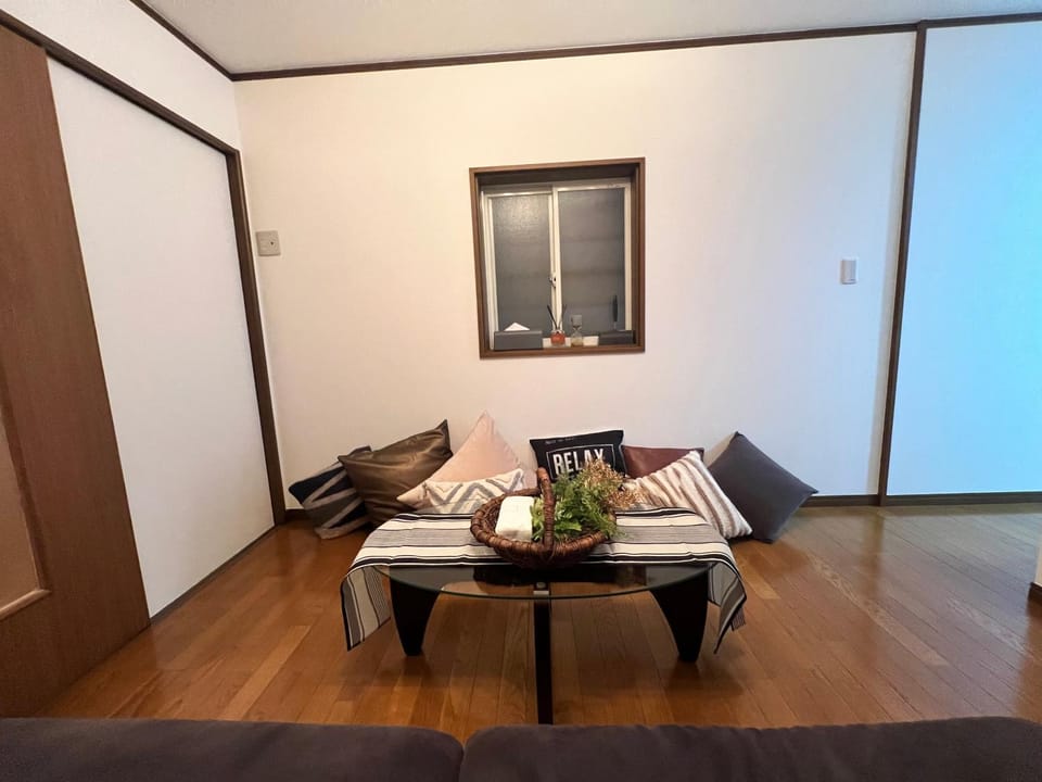 Osaka Guesthouse広々貸切一軒家2LDK定員9名 Apartment in Osaka